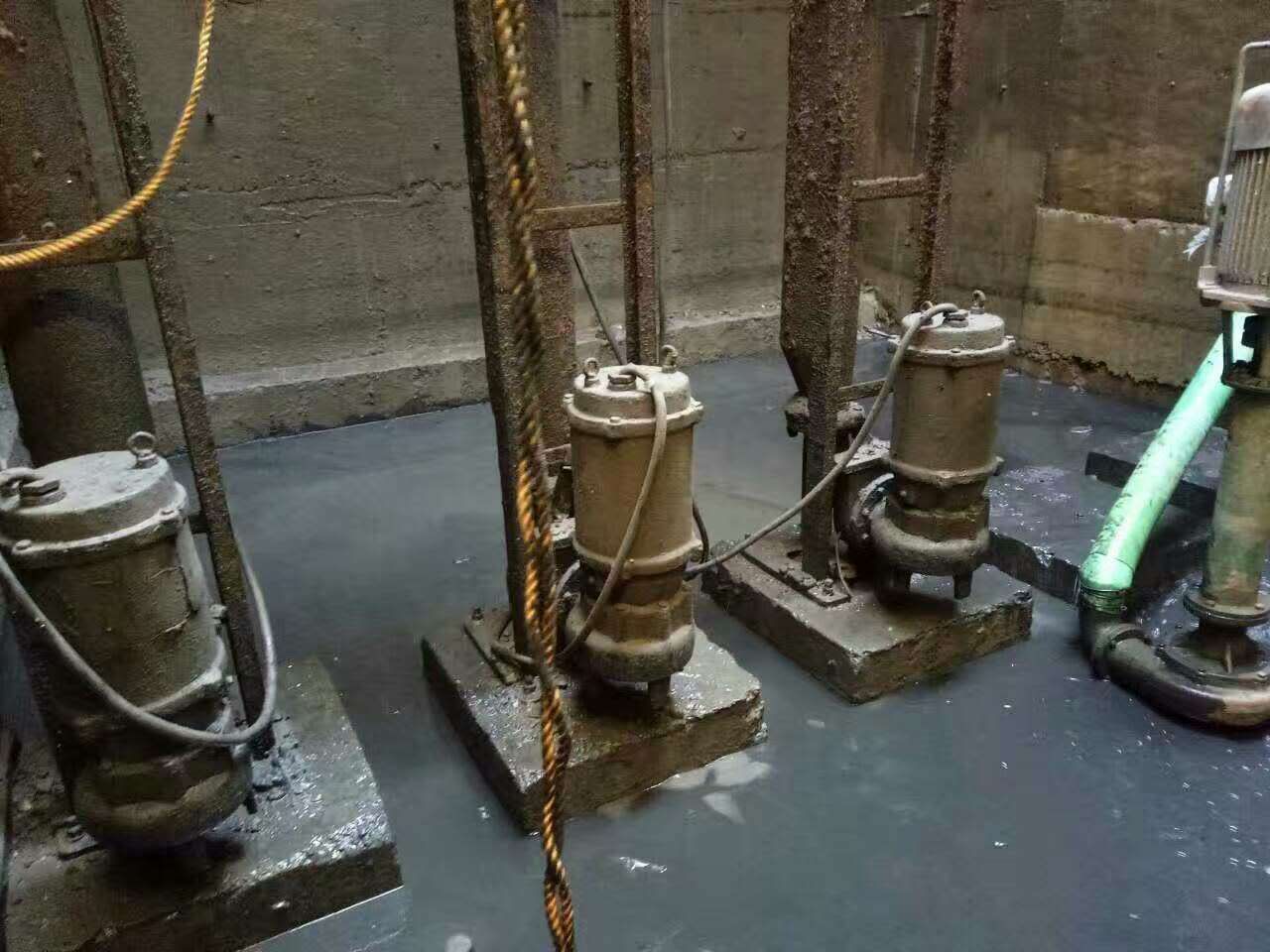 日土污水池清理